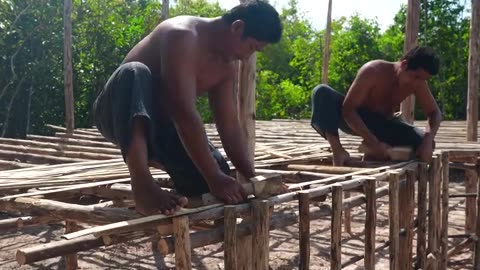 Men build a villa with a swimming pool by themselves