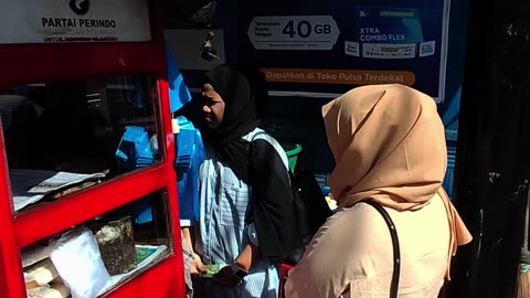 Evening Stroll & Traditional Snack Hunt – A Taste of Local Life