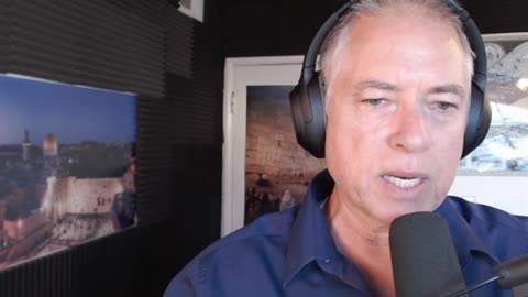 Hated by All the Right People: Tucker Carlson and the Unraveling of the Conservative Mind (1-26-26)