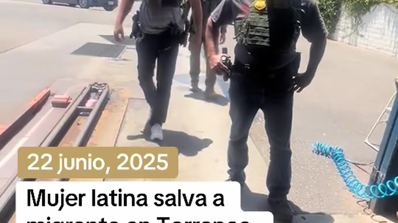 MUJER LATINA SALVA A INMIGRANTE DEL #ICE
