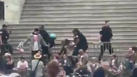 Anti-ice rioters broke through the barricades at the Capitol.