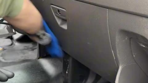 Restoring a utility vehicle 🧞‍♂️, but first, a major cleanup inside the cabin 😵