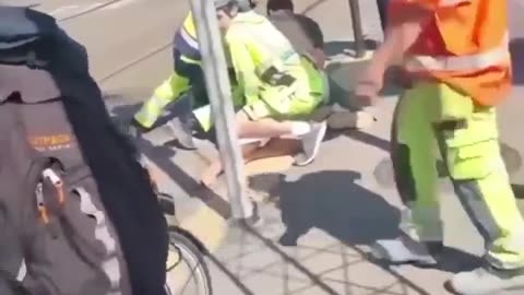 🚨FIGHT BREAKS OUT BETWEEN MIGRANT AND WORKER ⚔️