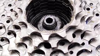 We transfer the bicycle cassette after washing