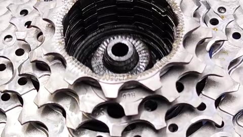 We transfer the bicycle cassette after washing