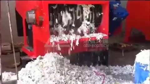 Horizontal Single-Shaft Shredder Shredding Woven Bags in Action!