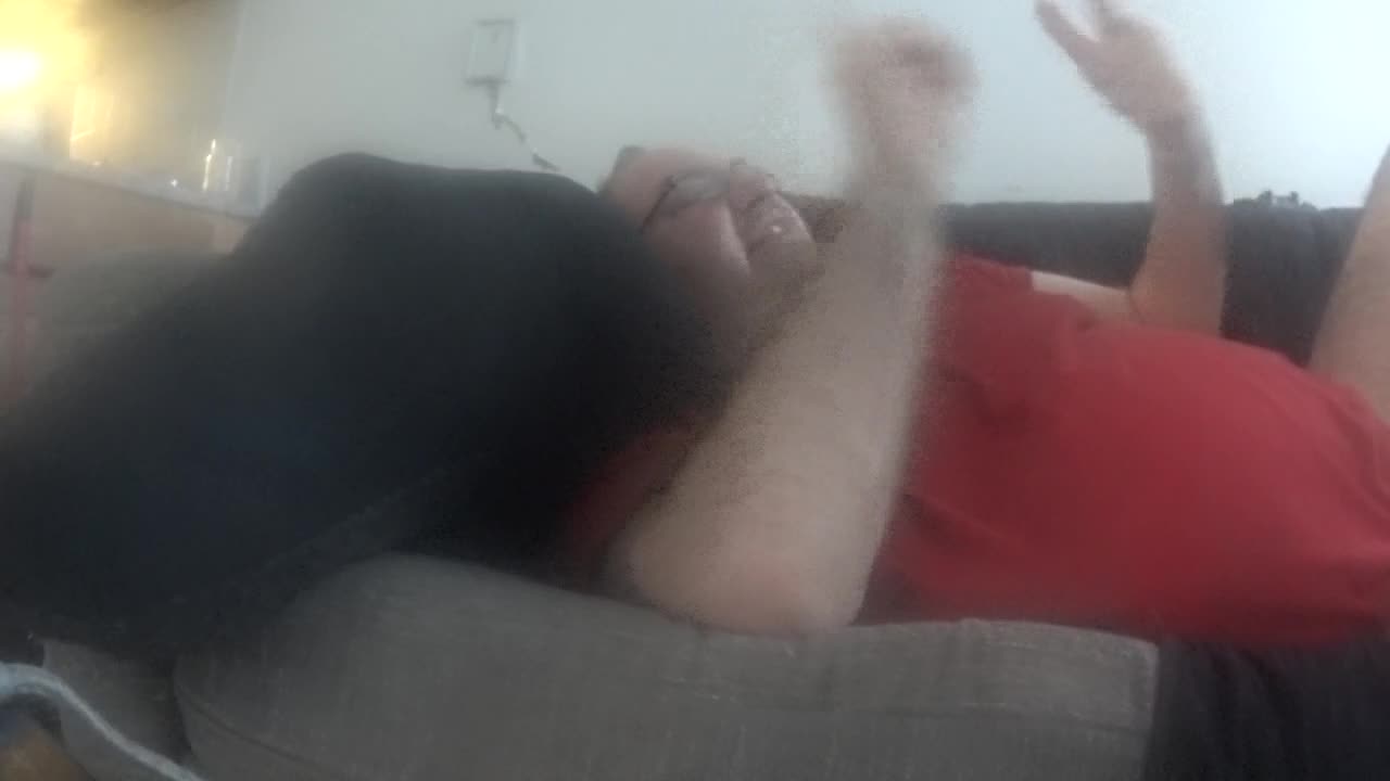 MommaMcVeigh™ should be giving me my computer back for $1600, here's why/She's violating the restraining order already, I'm going to the police, as per my lawyer/My dad was trying to figure out if FIVE (5) YR OLD Jenna is a lesbian (2/2)