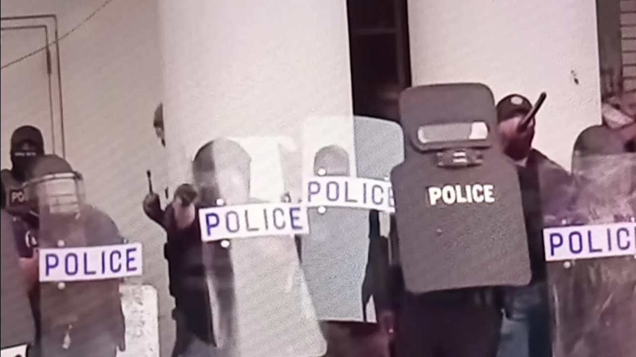 Chaos breaks out in LA over ice arrests