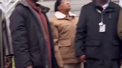 Newark City Hall raises an IsIamic flag