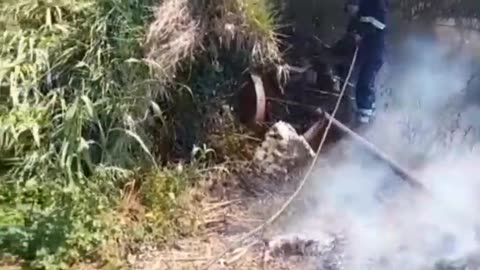 Zjarr në Kuçovë, u rrezikuan 5 puse nafte dhe banesat afër...