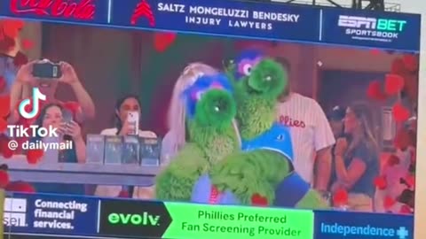 Phillies mascots Independence reenact Coldplaygate