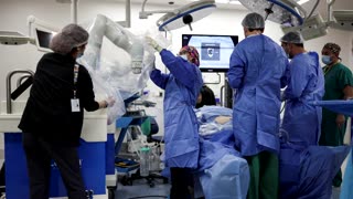 AI-guided camera makes solo surgery possible in Chile