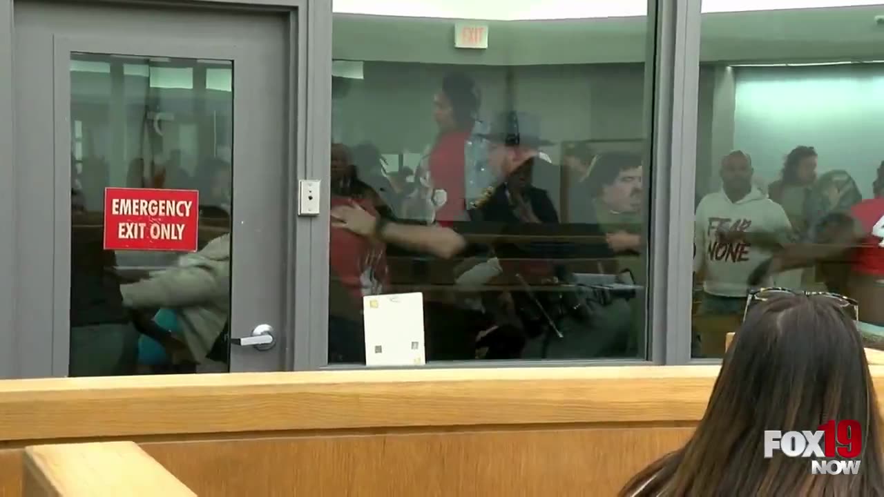 Heavily Seezined Courtroom Crashout