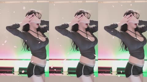 Korean girl sexy dancing in livestreaming 🩰