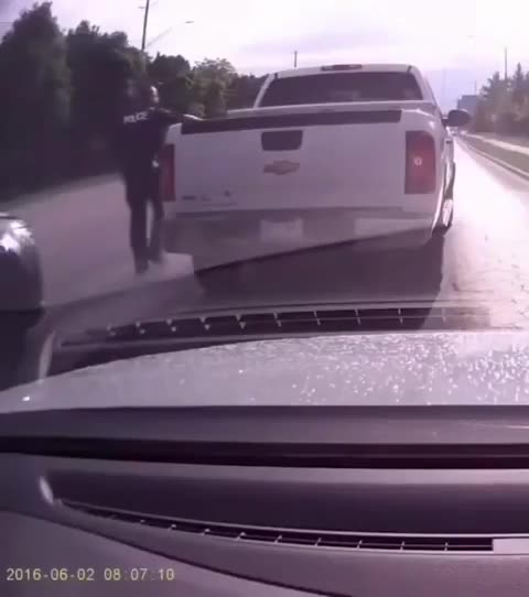 Road ragger & brake checker gets out of his truck in front of police, caught on camera