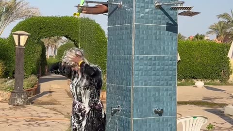 "Shampoo Prank in the Shower – They Couldn’t Rinse It Off!"