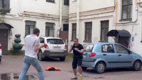 Fight between two drunk skinheads in Moscow