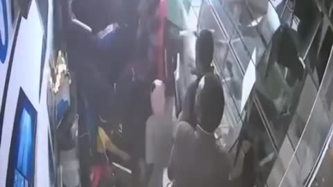 CCTV footage shows how goons broke into an electronic shop at Moi Avenue yesterday