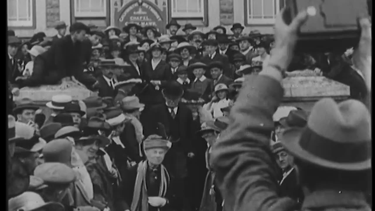 [PATHE NEWSREEL EXCERPTS] - [PATHE NEWSREEL EXCERPTS] - cbs-cbswwi-206