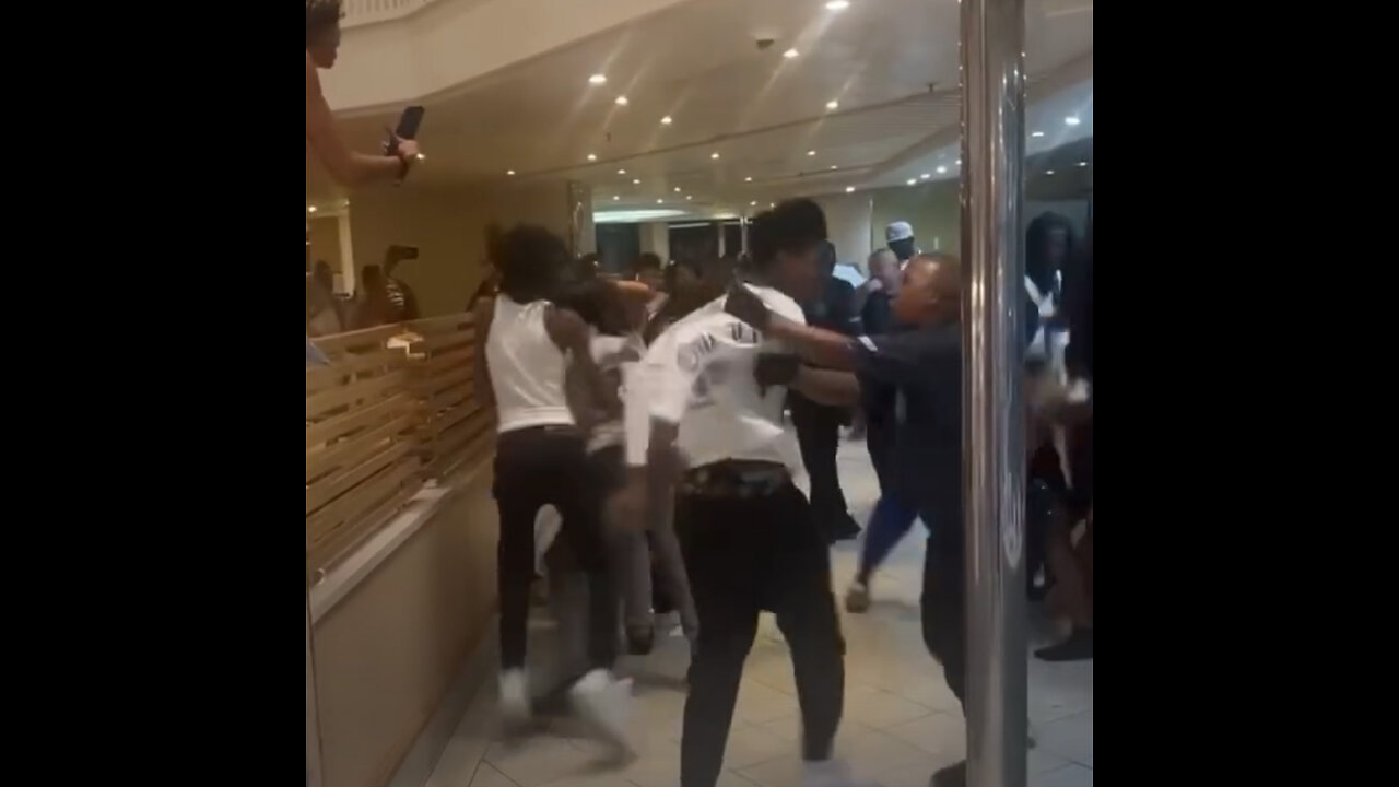 No creerás la razón de una pelea masiva en alta mar