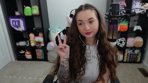 YOUR FAVORITE STREAMER IS LIVE !DISCORD