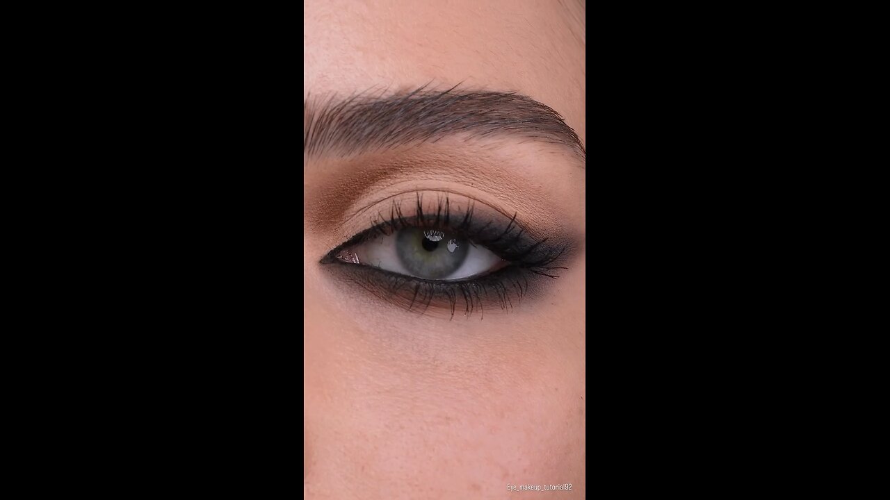 آرایش چشم حرفه‌ای | خط چشم کشیدن ساده ✨ | Easy Eyeliner Tutorial