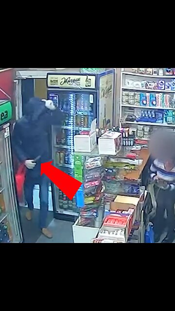 Vendedora de una tienda rusa planta cara a un ladrón con cuchillo