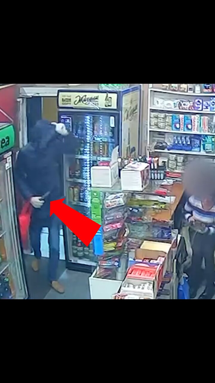 Vendedora de una tienda rusa planta cara a un ladrón con cuchillo