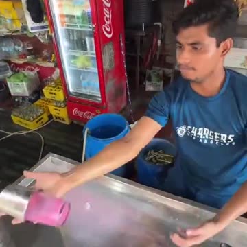 Meanwhile this guy 👀 #india #food #streetfood