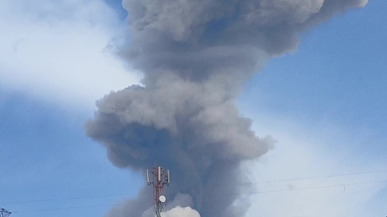 Large Eruption Of Mount Marapi In West Sumatra Of Indonesia (04/02/2025)
