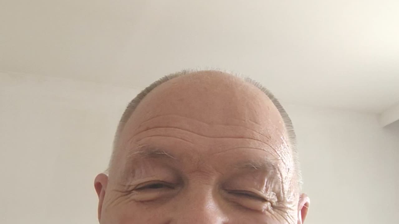 A nyilvesszőnek, hogy jó messzire elrepüljön, előtte