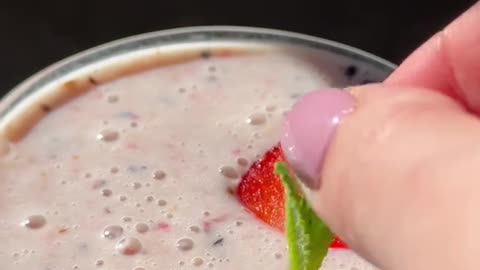 Helthy smoothie 🍓🍌🍇🍸🍸🍸🍸