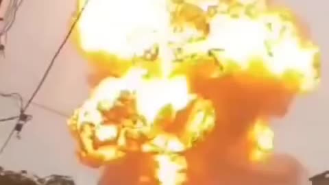 I0F warplanes bombed the Presidential Palace in Y3men