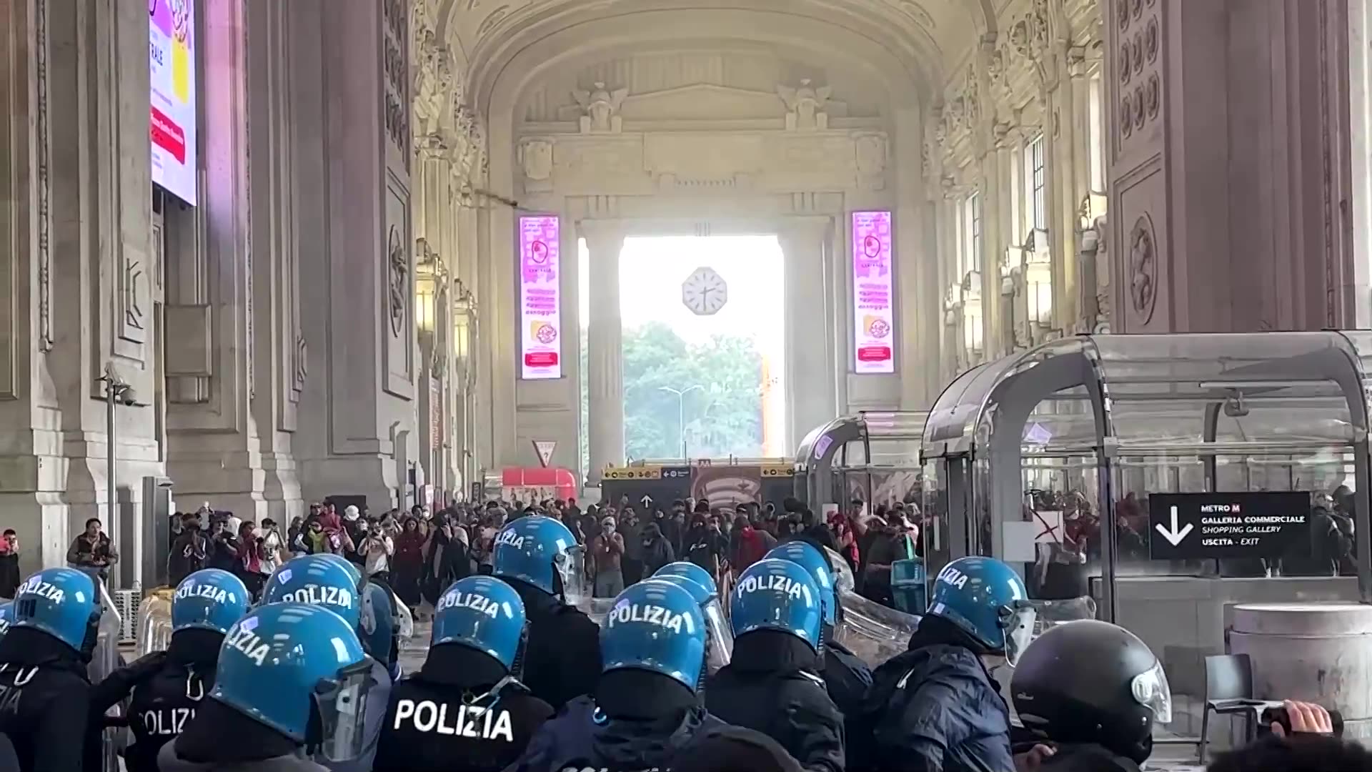Clashes erupt in Milan as Gaza protests sweep Italian cities