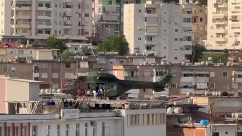 Zjarri në Senicë/ Shefi i komisariatit të Delvinës dërgohet me helikopter drejt Spitalit të Traumës