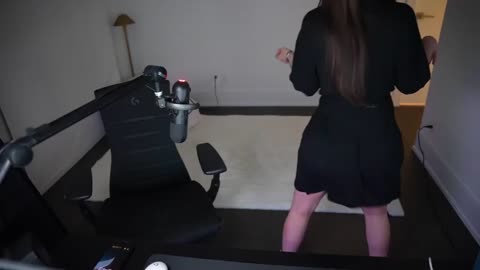 Sexy Asian whore shaking ass
