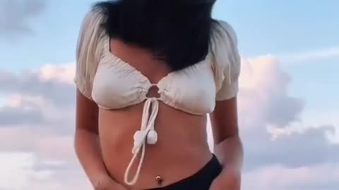 Mega Funk Vai Mostrar Peitin | Beach Dance Performance