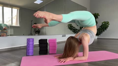 Morning Yoga Flow to Feel Strong, Energized & Balanced