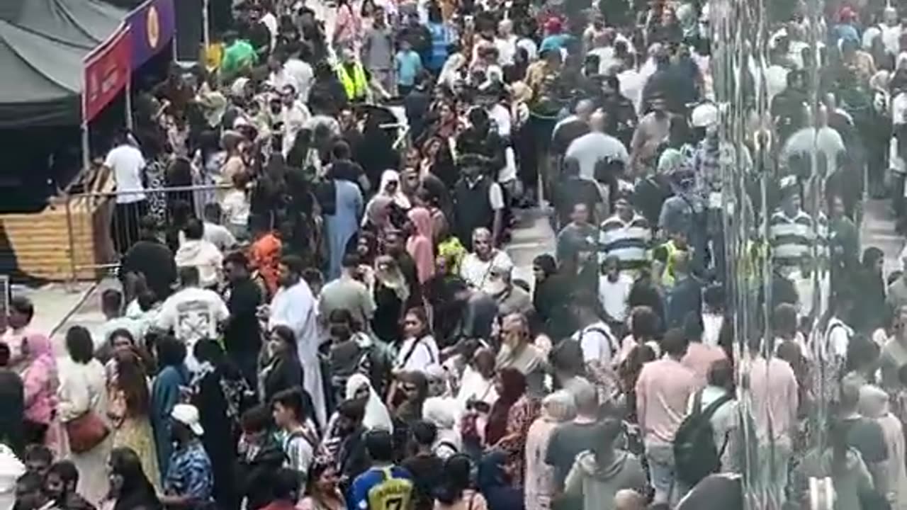 Leicester doesn't look like a British city. In Leicester, non-white residents are 59%.