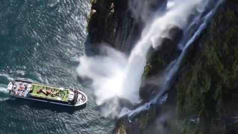 “🚢 Pleasure Cruise Ship Approaches Waterfall and Gets Destroyed! 🌊💥