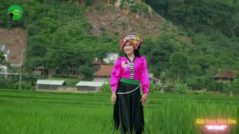 Let's see the beauty of my village "beautiful black Thai girl live music northwest
