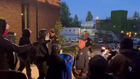 Seattle cops retreat as Antifa rioters start takeover at the University of Washington