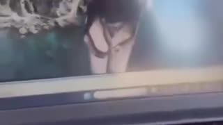 Muerte de una joven que se lanzó al vacíoa cuando iba montada en un paracaídas.