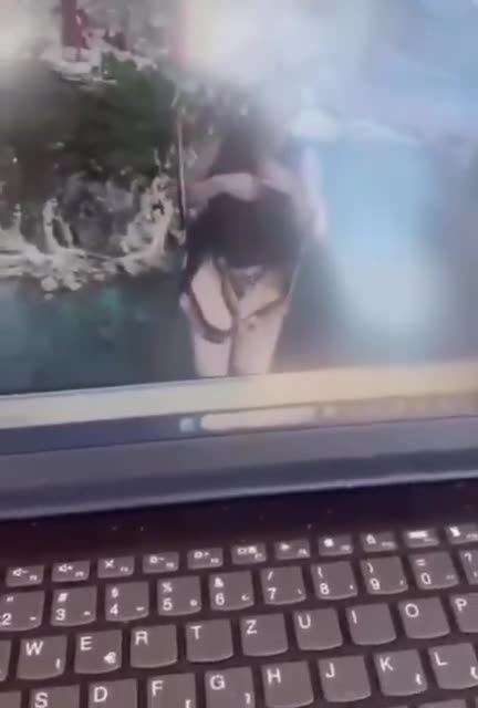 Muerte de una joven que se lanzó al vacíoa cuando iba montada en un paracaídas.