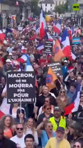 France PROTEST: 'Not one euro, Not one weapon, Not one soldier for Ukraine! Peace!'