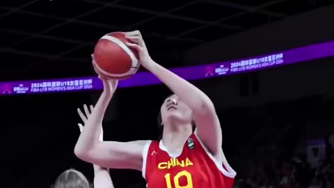 The Tallest Girl in the World Just Turned the Court Into Her Playground 🏀