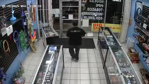Cops in Houston want to ID gang of thugs who robbed smoke shop at gunpoint