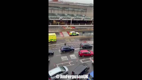 MAJOR INCIDENT AT HEATHROW – ARMED POLICE SHUT DOWN TERMINALS
