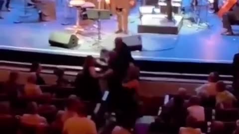 'Isso me trouxe de volta aos horrores de 7 de outubro',disse a cantora posteriormente