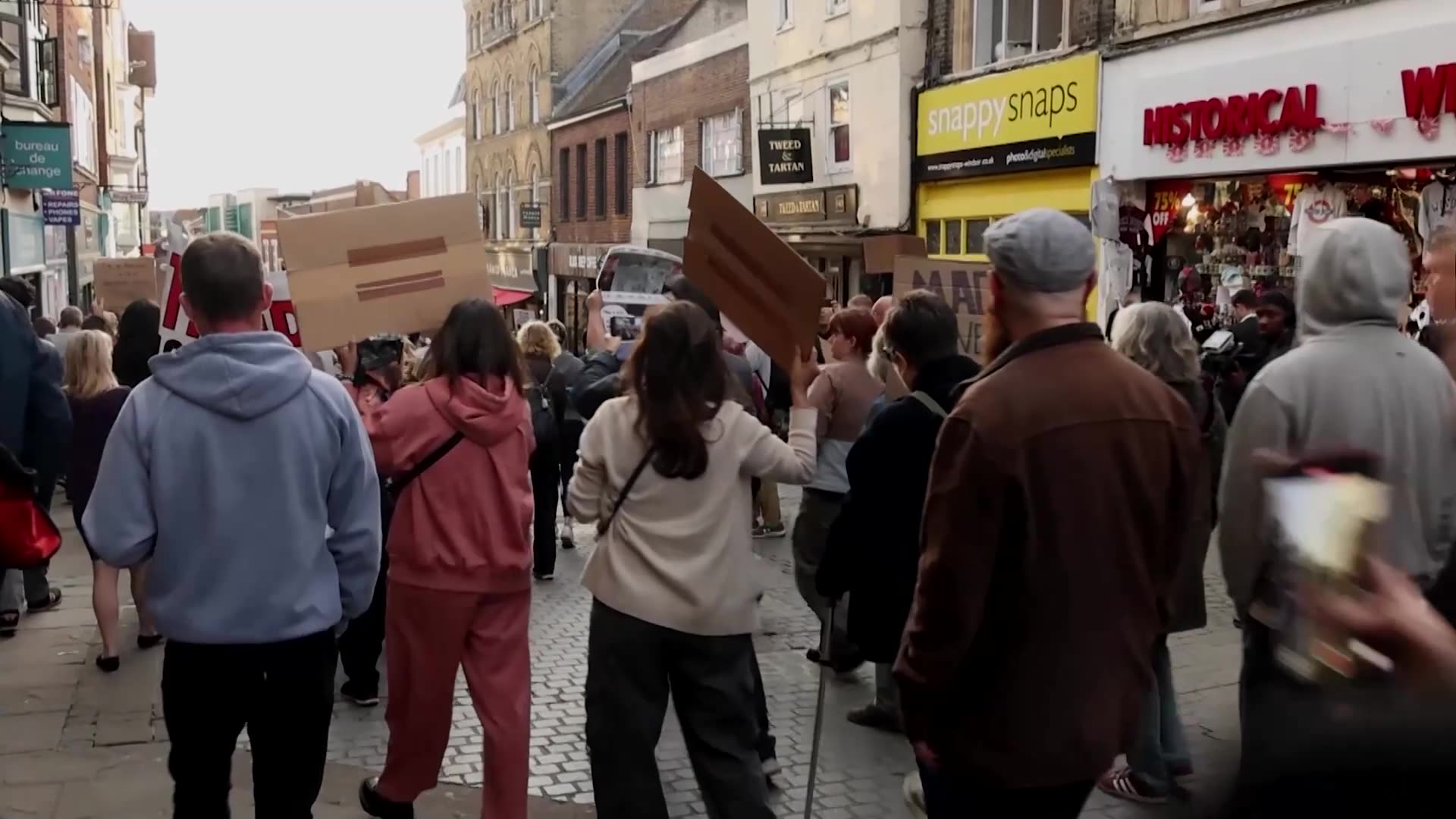 Protesters gather in Windsor ahead of Trumps second state visit